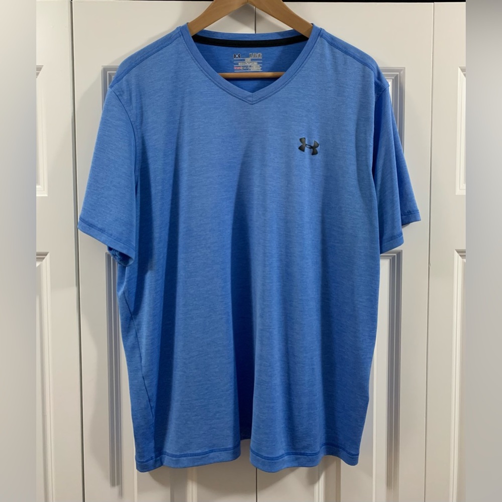 Under Armour Dri Fit V-neck tee shirt. Men’s XL. Light Blue. Loose fit heat gear